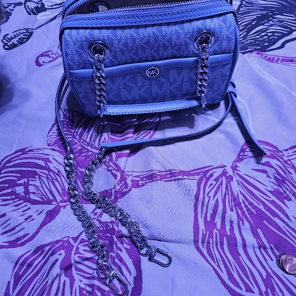 Michael Kors baby blue crossbody - Picture 10 of 12